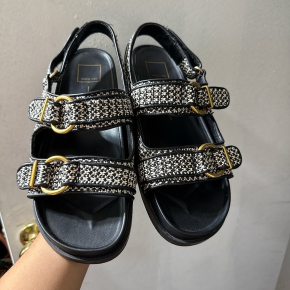 Dolce Vita Monochrome Textured Sandals - Picture 2 of 6